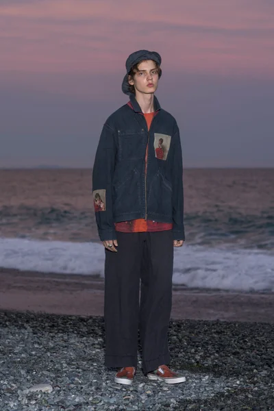 Look 18